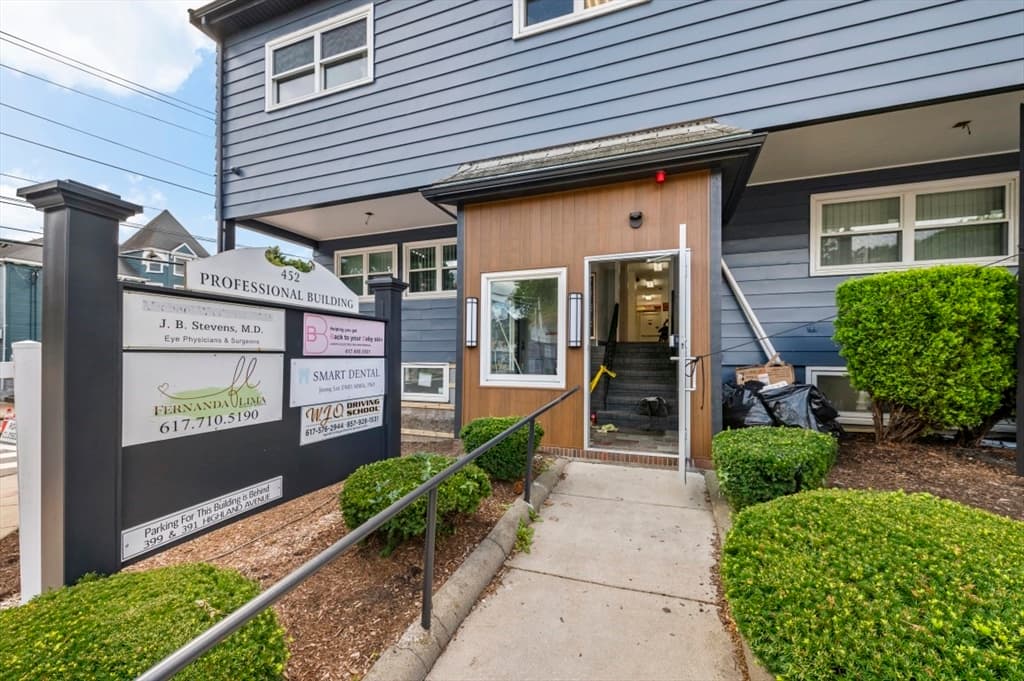 452 Pleasant Street #103