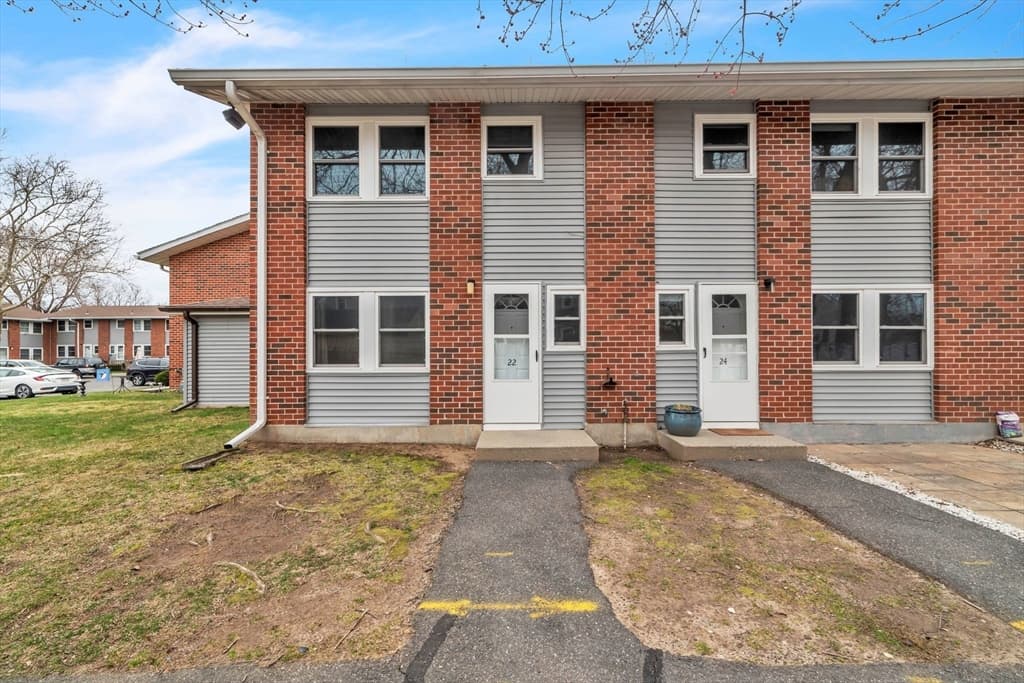 22 Manor Court #22