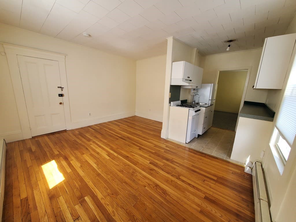 47 Railroad Ave #2R photo 2