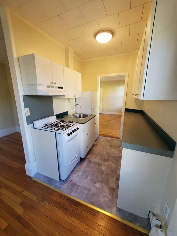47 Railroad Ave #2R photo 4