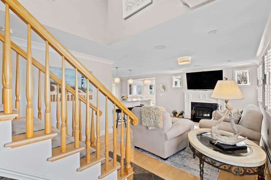 35 Monmouth St photo 5