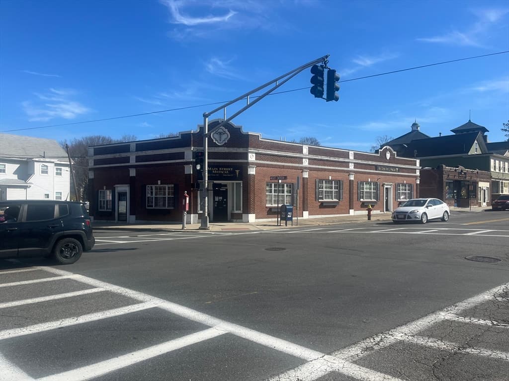 675 Main St