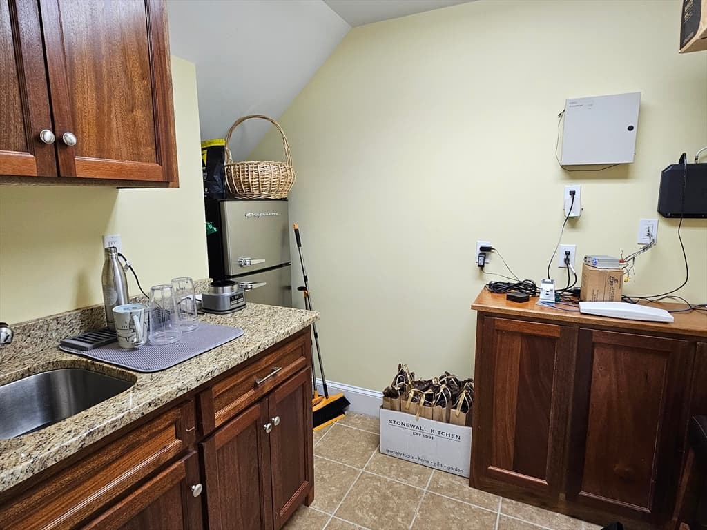 88 West Grove St #A photo 5