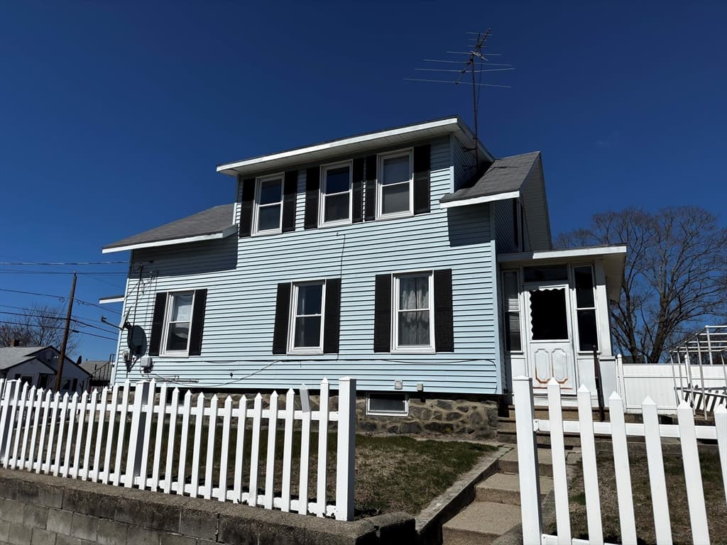 255 White St