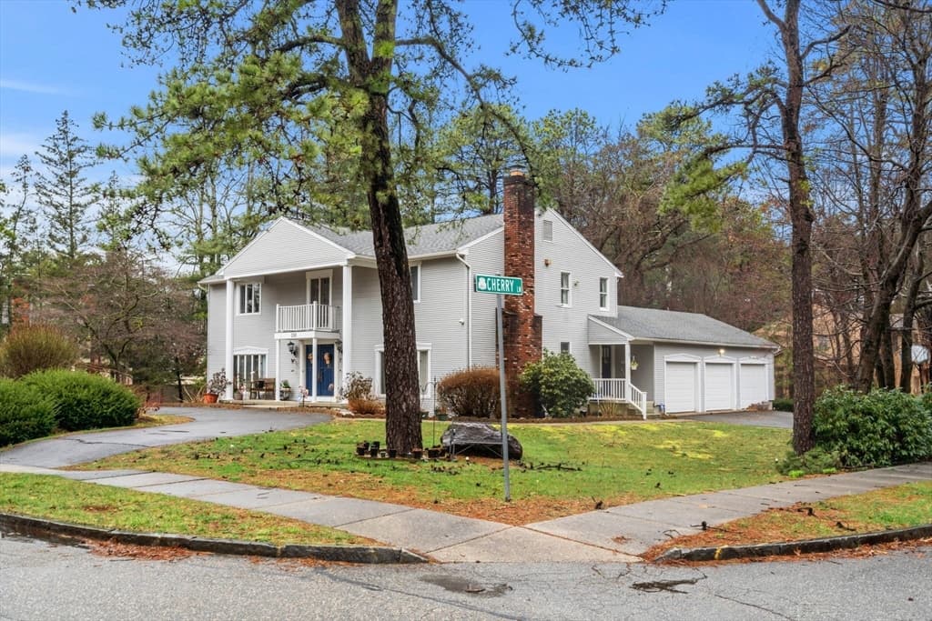 591 Pinewood Drive photo 2