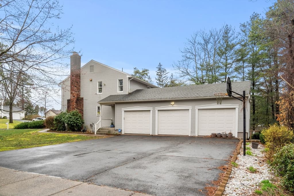 591 Pinewood Drive photo 4