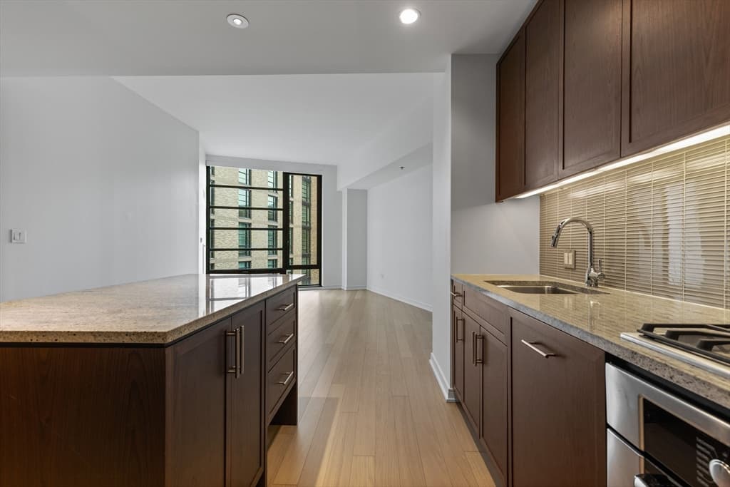 580 Washington St #8E photo 2