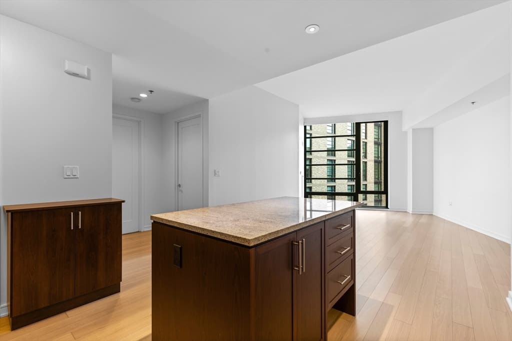 580 Washington St #8E photo 3