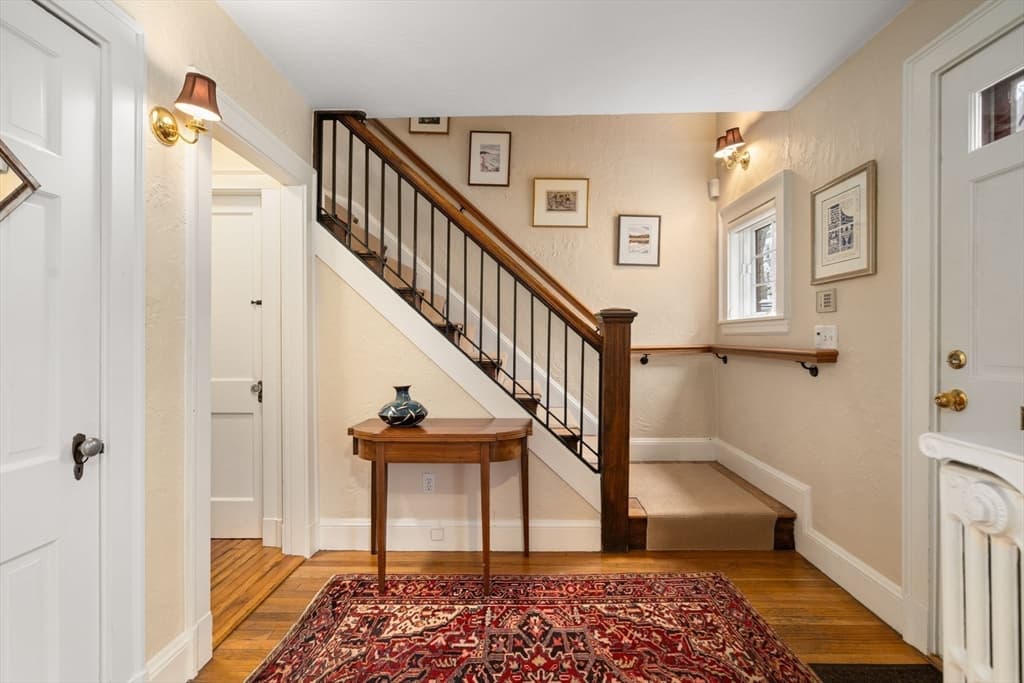 8 Lexington Ave. photo 2