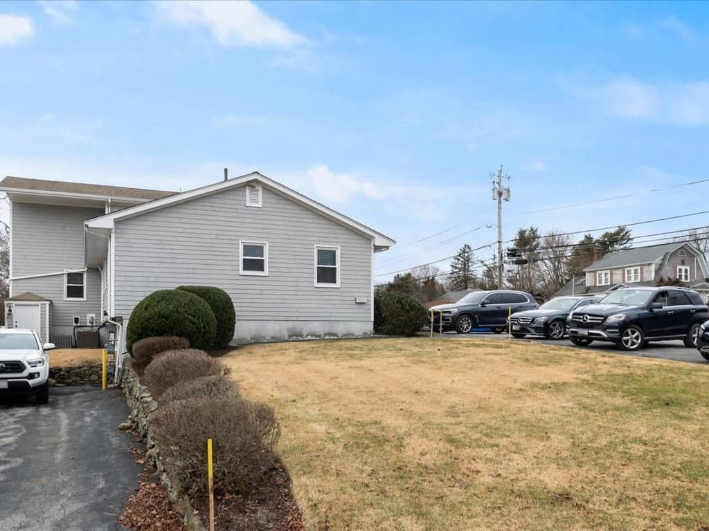 810 Wilbur Avenue photo 2