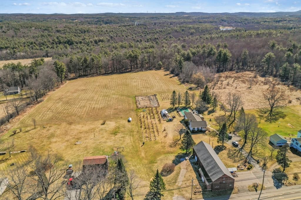 569 Baldwinville Rd photo 2