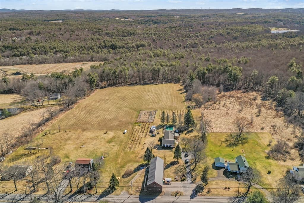 569 Baldwinville Rd photo 3