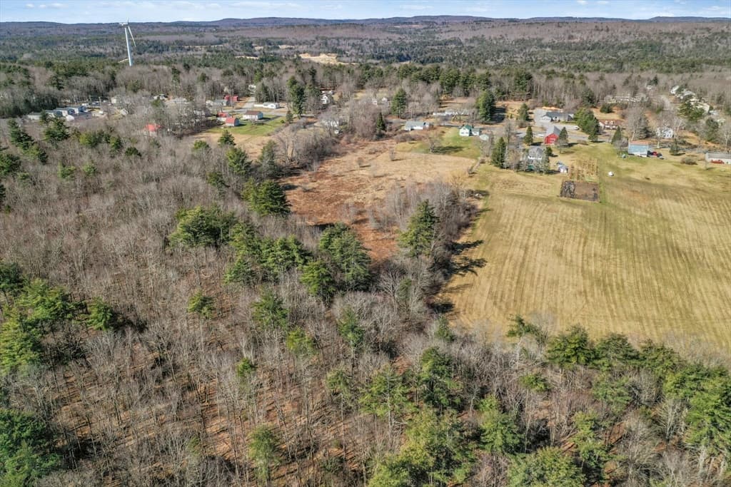 569 Baldwinville Rd photo 5