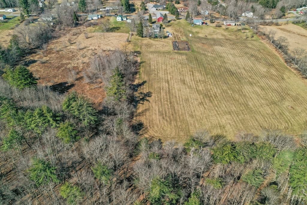 569 Baldwinville Rd photo 4