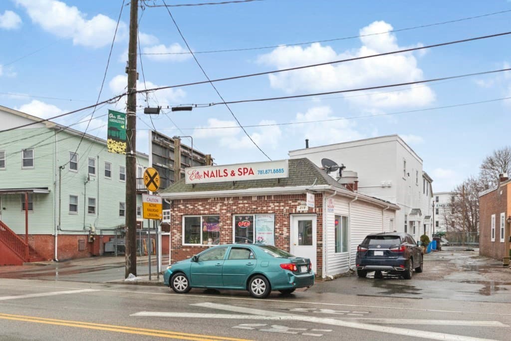 219 North Ave photo 3