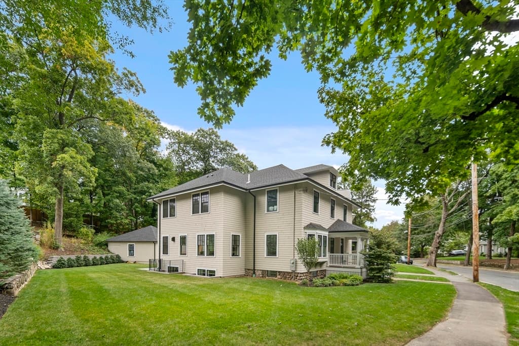 29 Hawthorne Ave