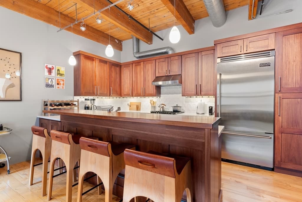 21 Wormwood St #616 photo 4