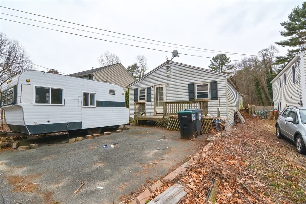 12 Sylvan Rd photo 3