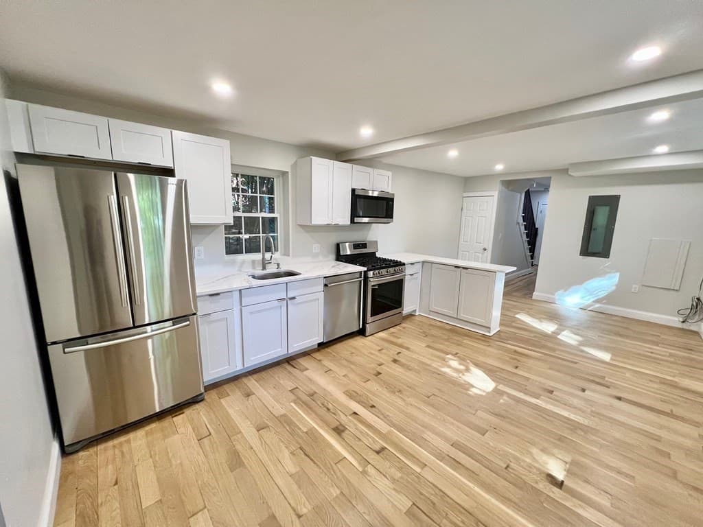 6 La Grange Pl photo 2