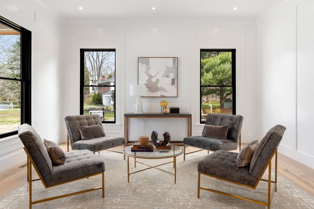 211 Stratford Road photo 4