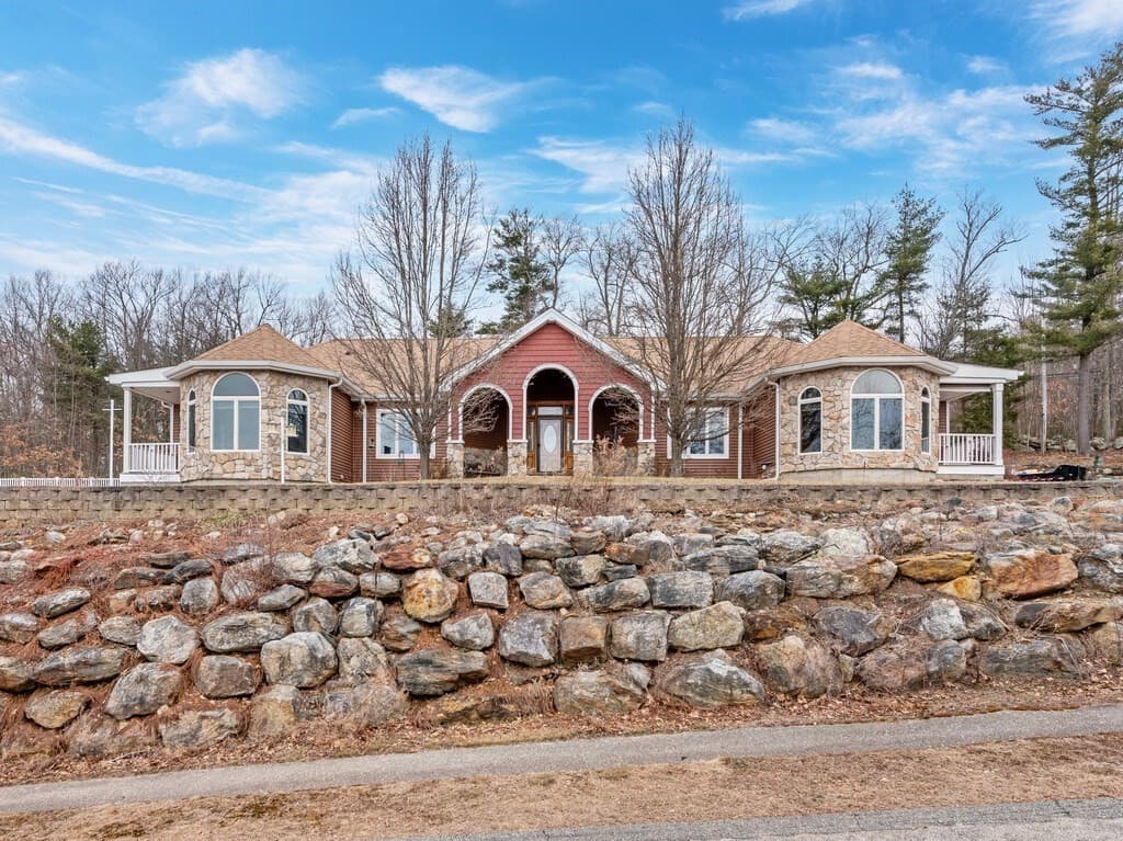 4 Thurston Hill Rd