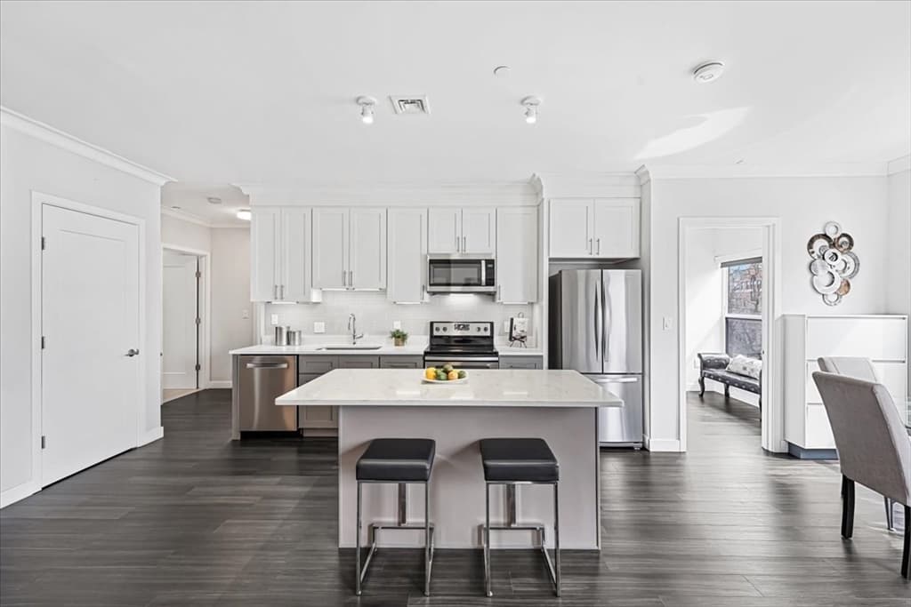 999 Hancock St #301 photo 3