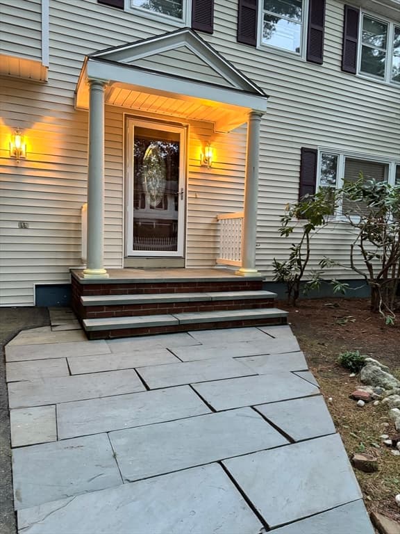 10 Evergreen Ave photo 2