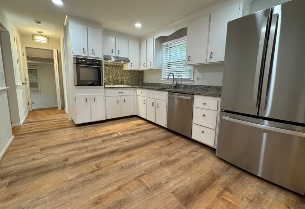 10 Evergreen Ave photo 3