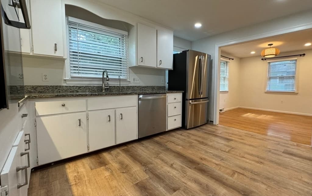 10 Evergreen Ave photo 5