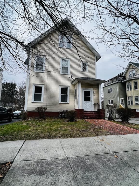 638 Pleasant St #1 photo 2