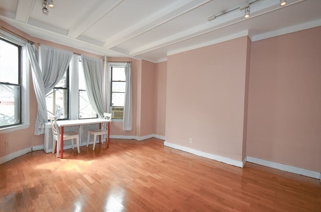 4 Commonwealth Ct #6
