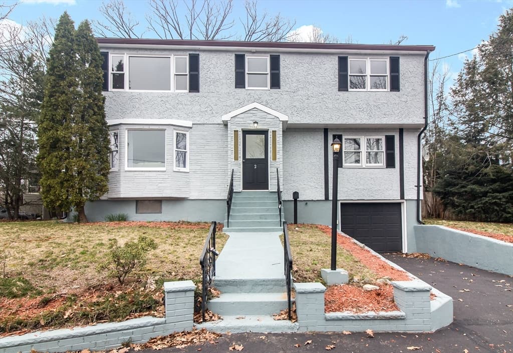 2 Hillcrest St