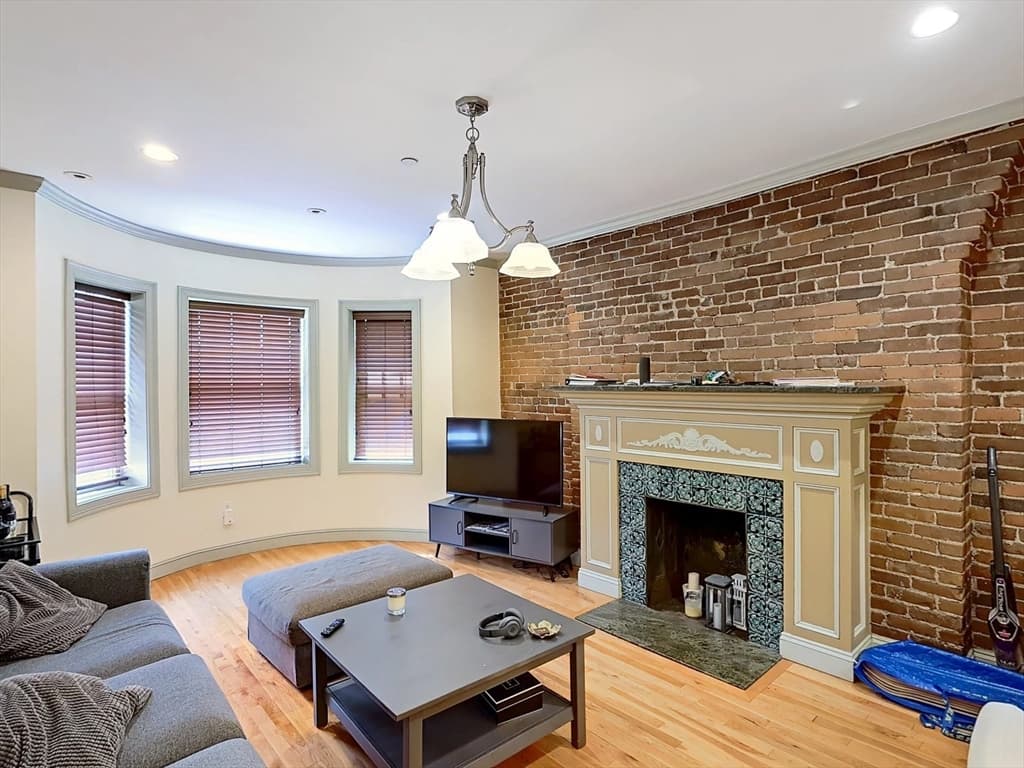 531 Newbury St. #2 photo 2