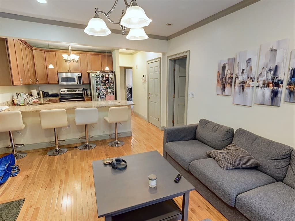 531 Newbury St. #2 photo 3
