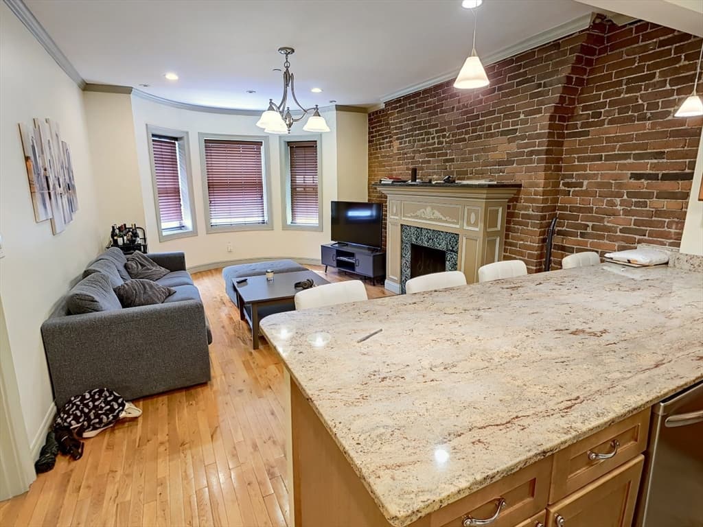 531 Newbury St. #2