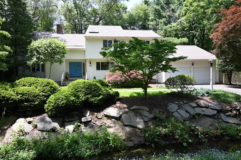 25 Standish Dr