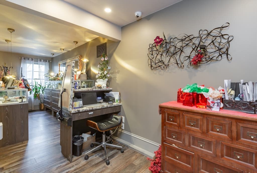 65 Barney Ave photo 4