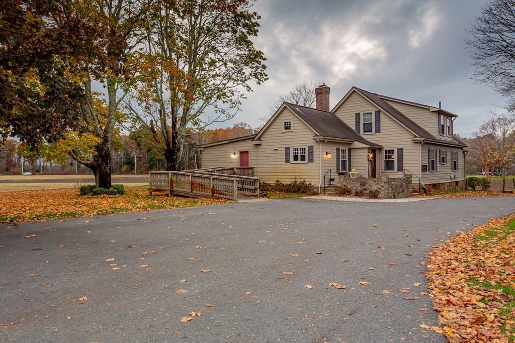 65 Barney Ave photo 4