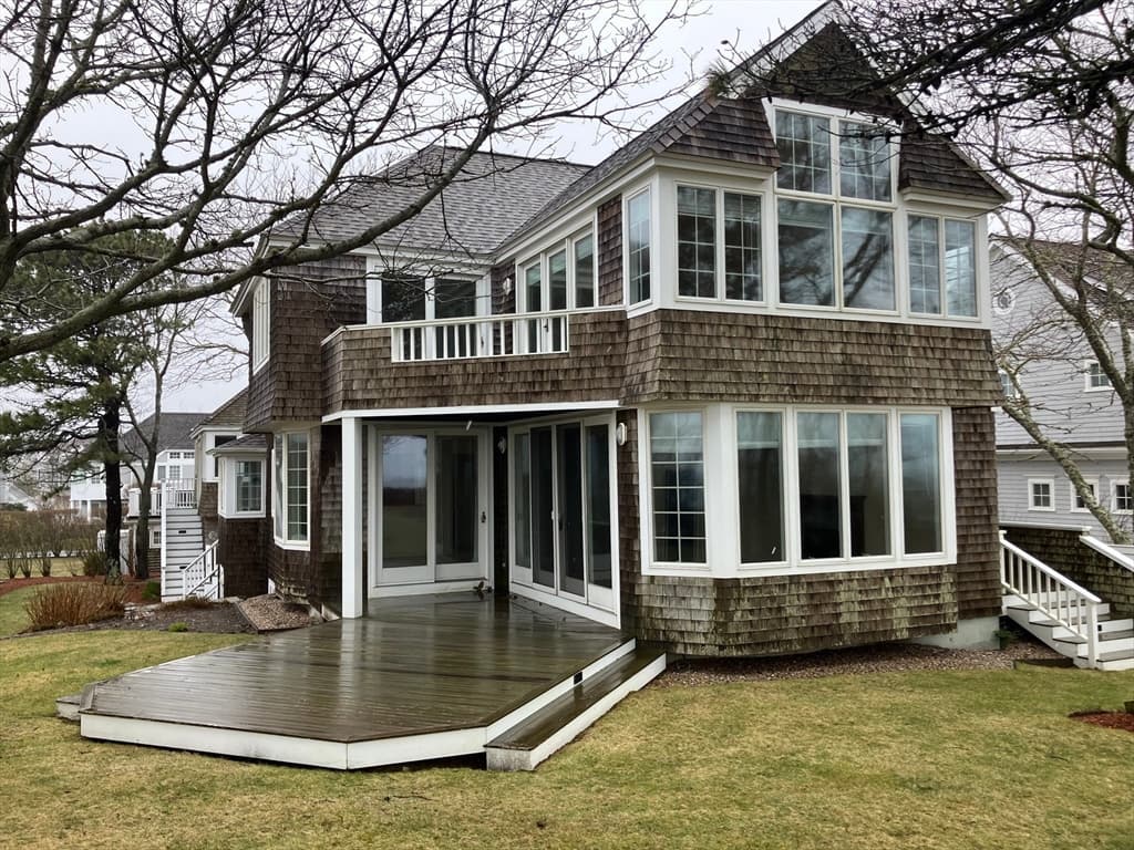 118 Shore Drive West photo 2