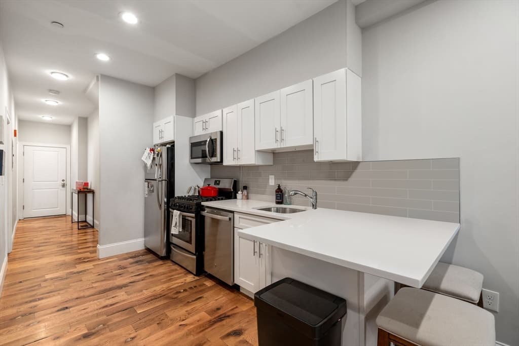 224 Lexington St #1 photo 3