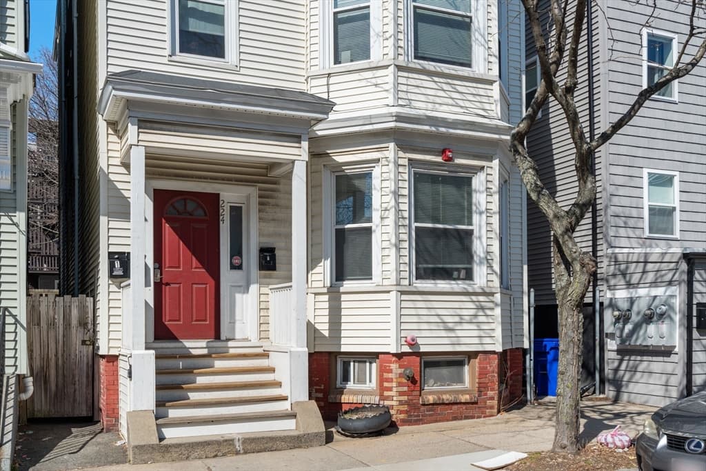 224 Lexington St #1