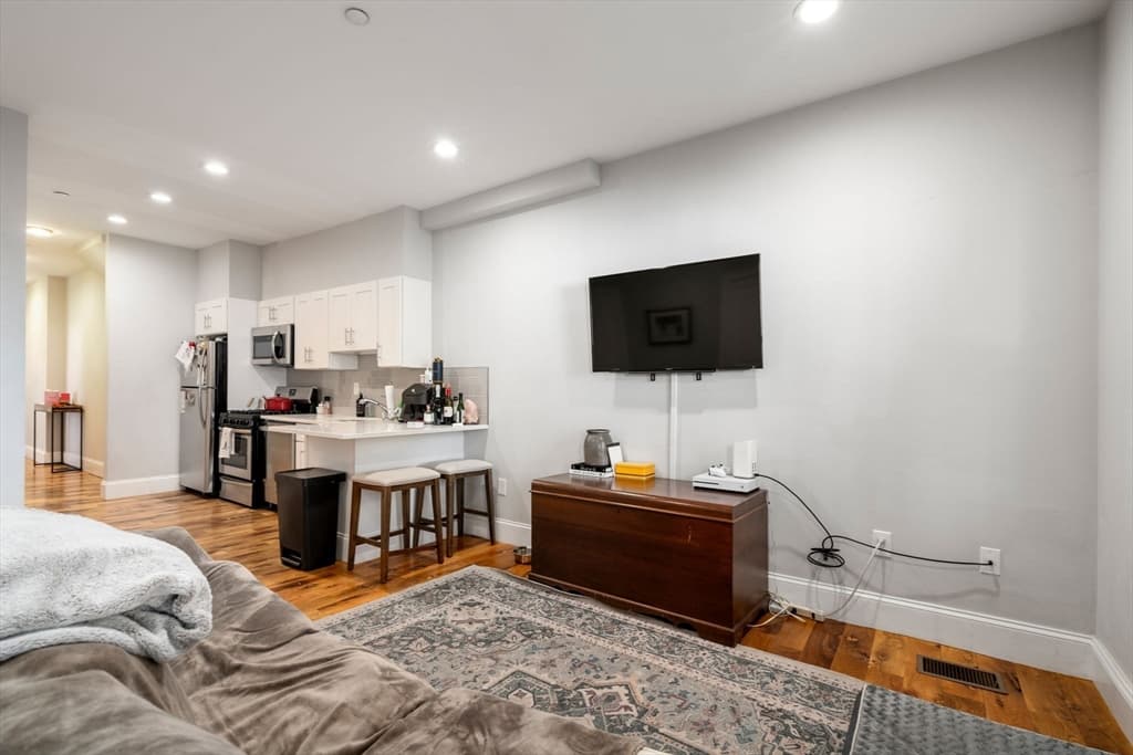 224 Lexington St #1 photo 4