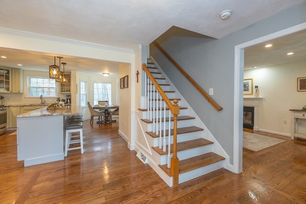 9 Thornton Dr photo 4