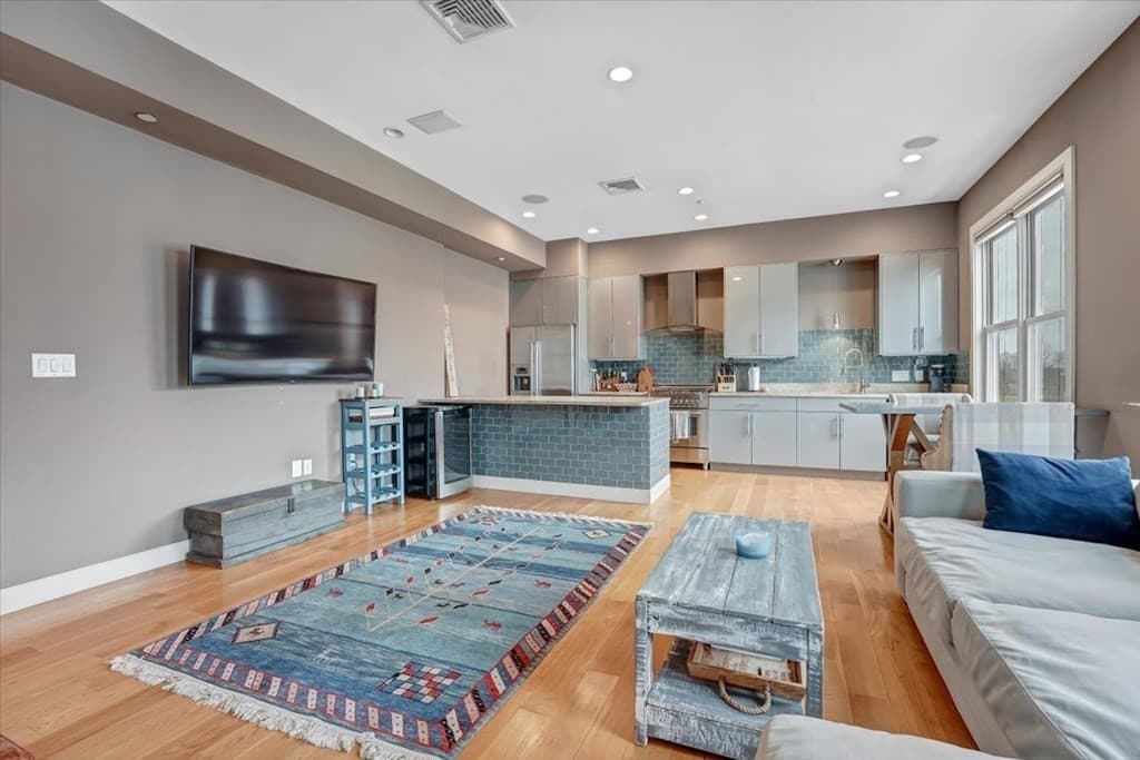 45 Vinton #4 photo 2