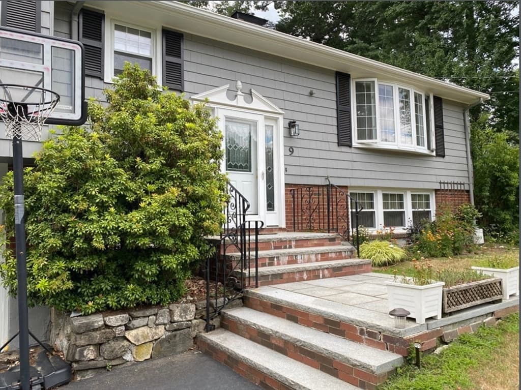 9 Francine Rd photo 2