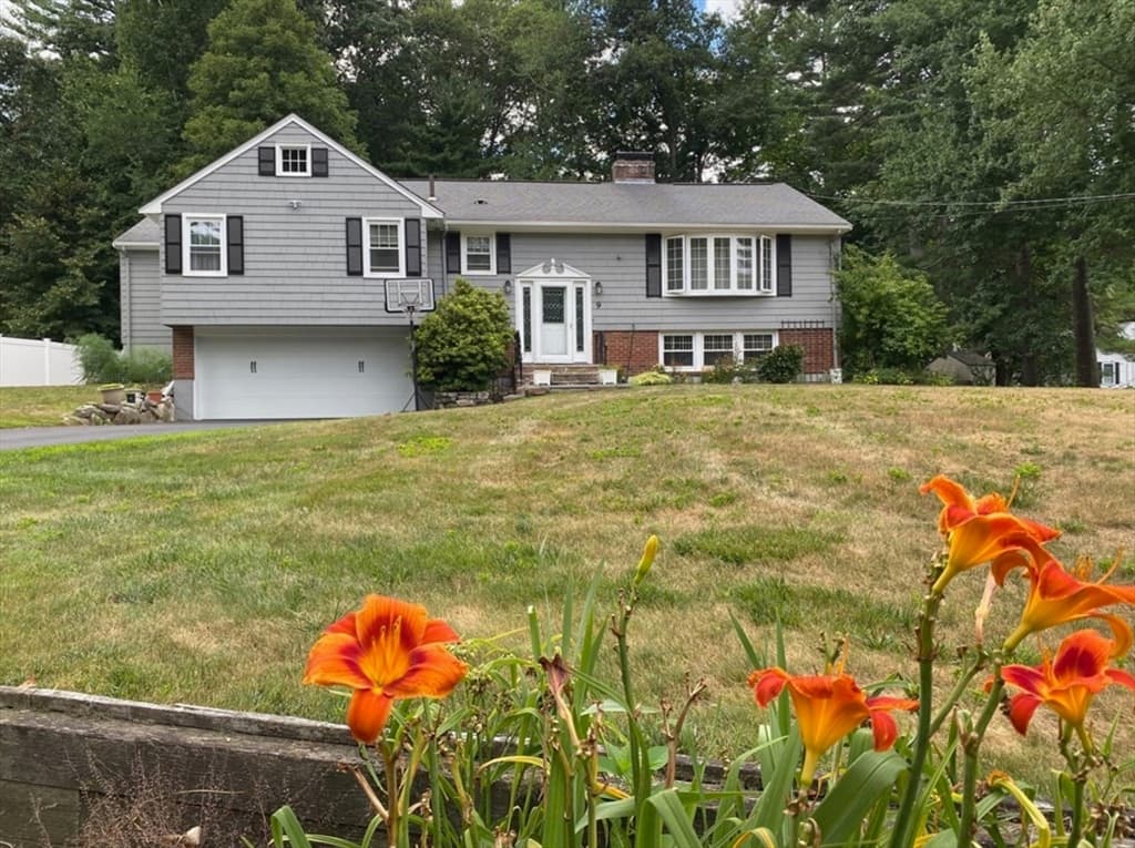 9 Francine Rd