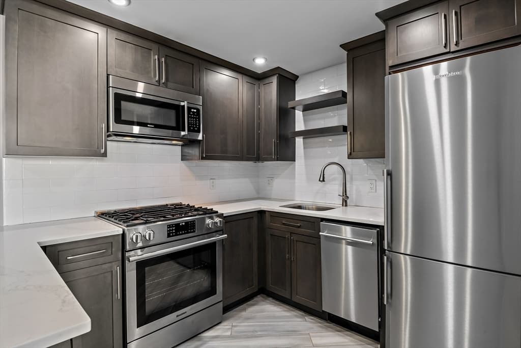 85 East India Row #10A photo 4