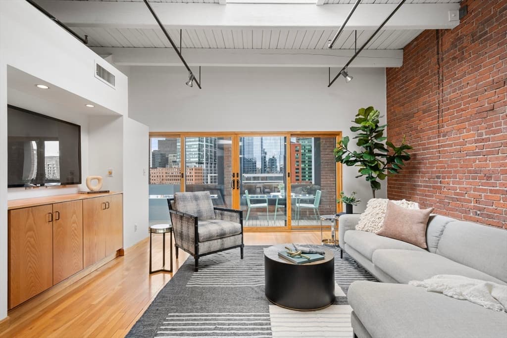 33 Sleeper St #605