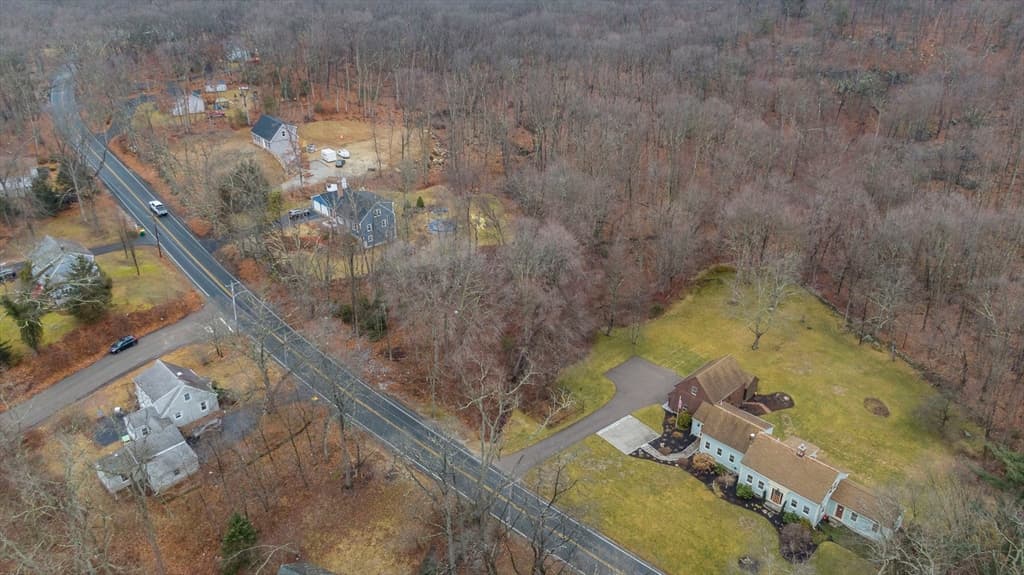 90 Chestnut Hill Road photo 2