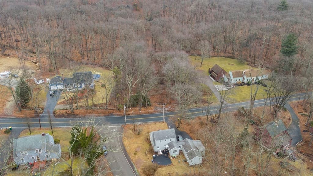 90 Chestnut Hill Road photo 4